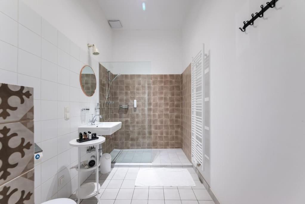 Sleek 1Br Flat Near Center By Hm Appartement Wenen Buitenkant foto