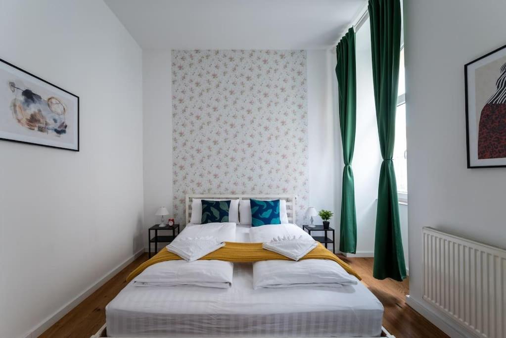 Sleek 1Br Flat Near Center By Hm Appartement Wenen Buitenkant foto