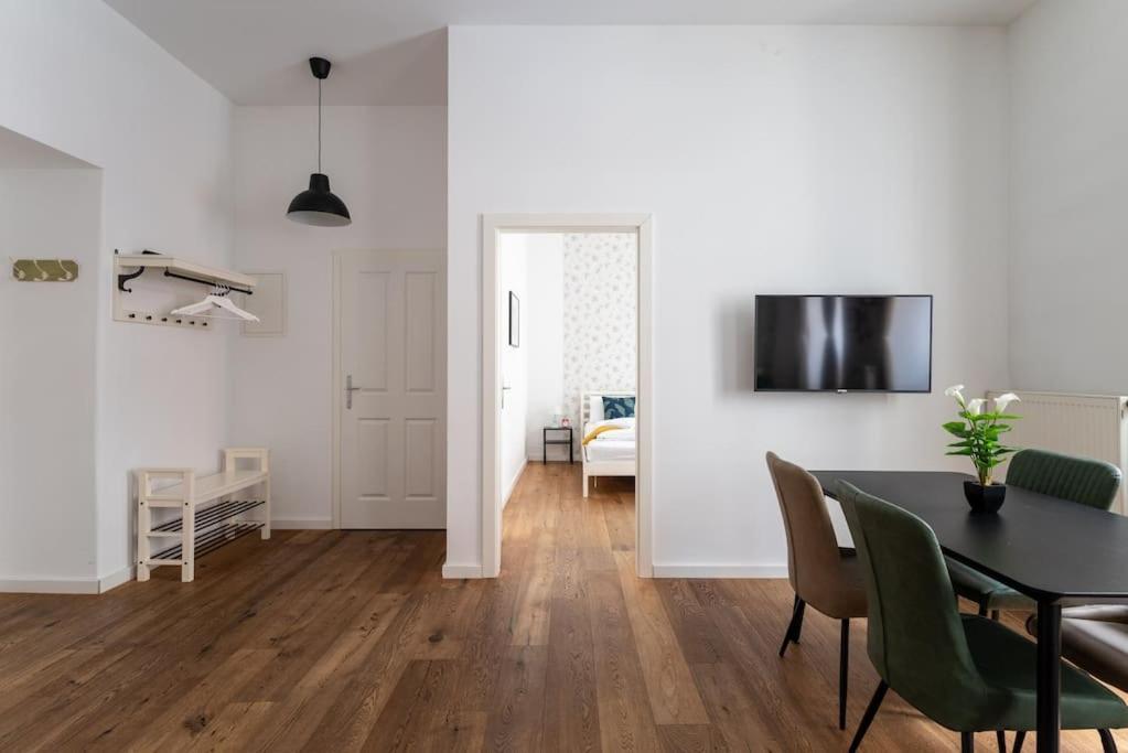 Sleek 1Br Flat Near Center By Hm Appartement Wenen Buitenkant foto
