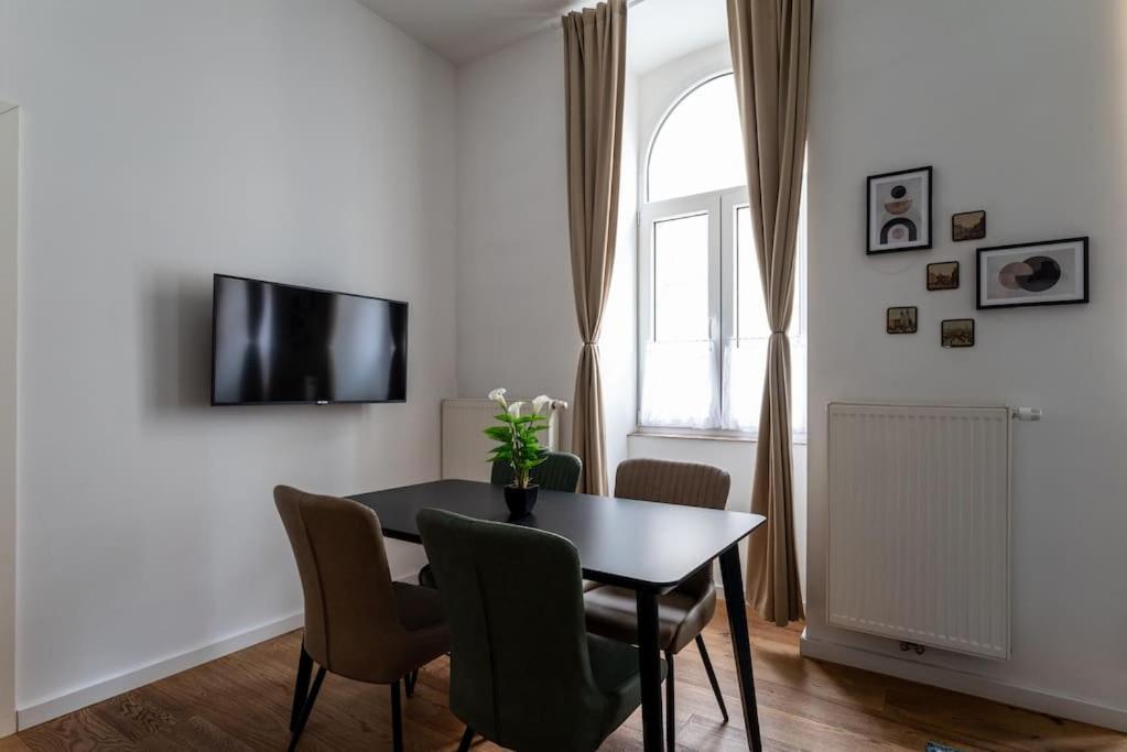 Sleek 1Br Flat Near Center By Hm Appartement Wenen Buitenkant foto